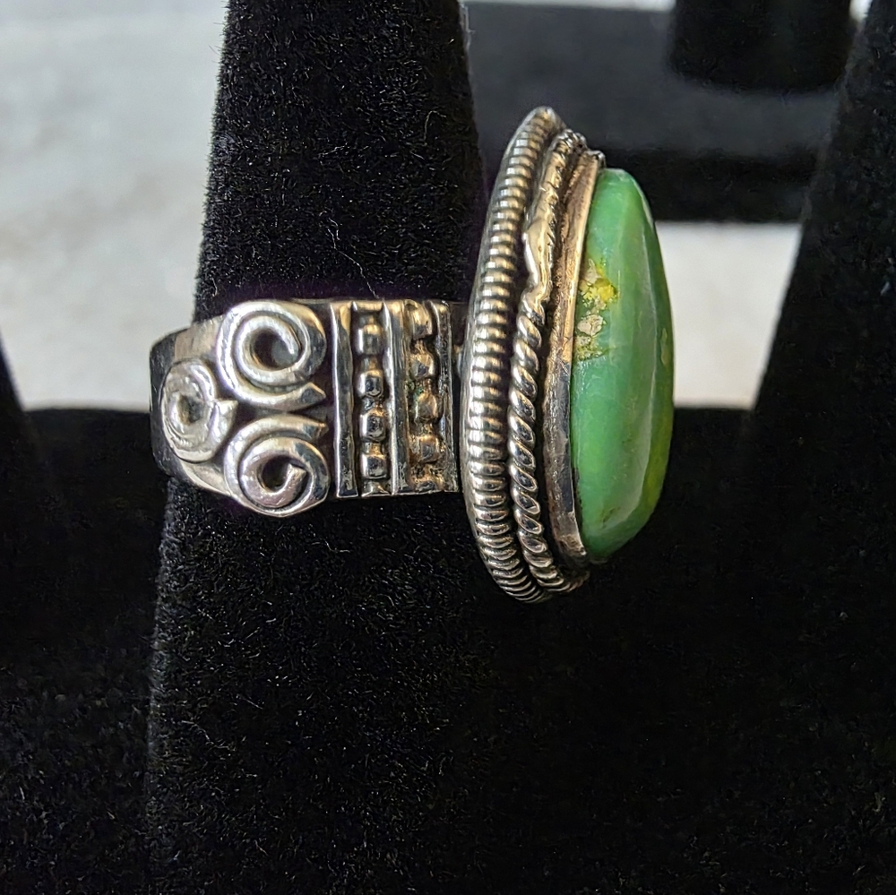 Green Turquoise Ring - Picture 3 of 6